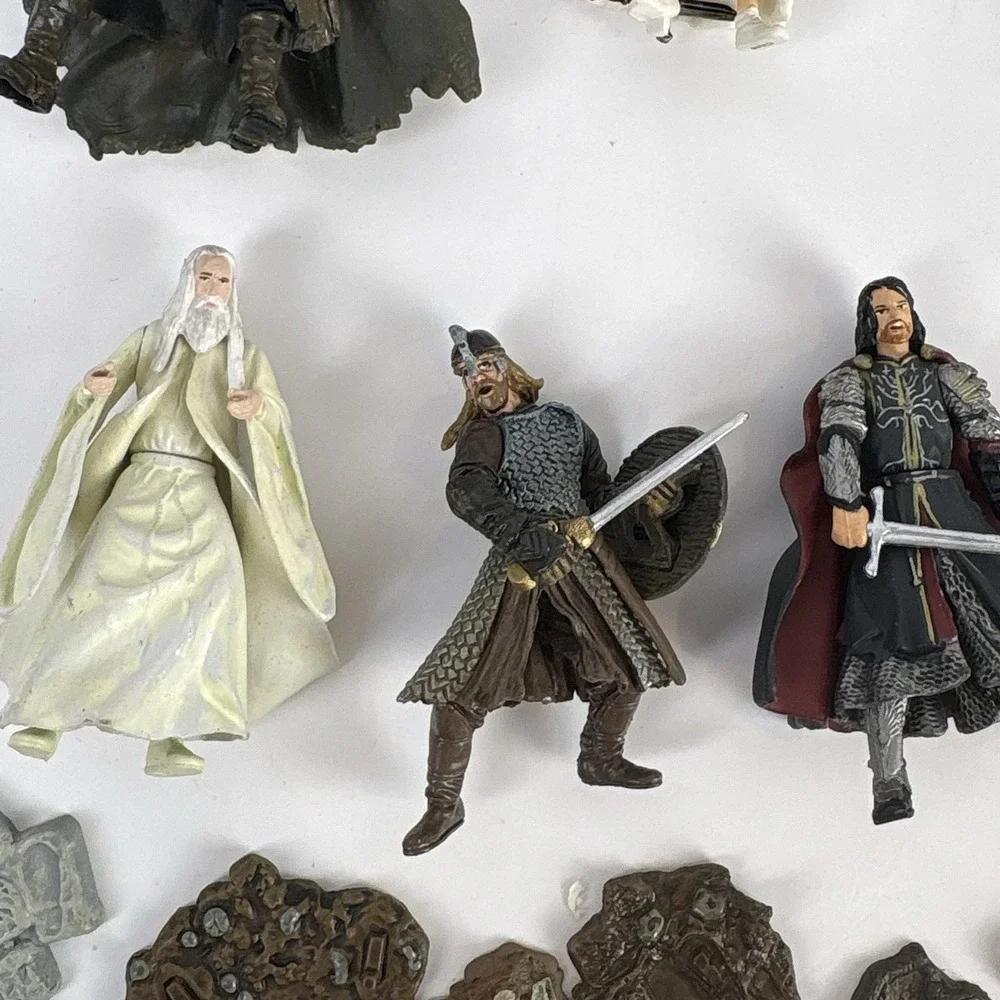 Lord Rings Middle Earth Hobbit Miniature Action Figure Lot Weapons Stands Toy